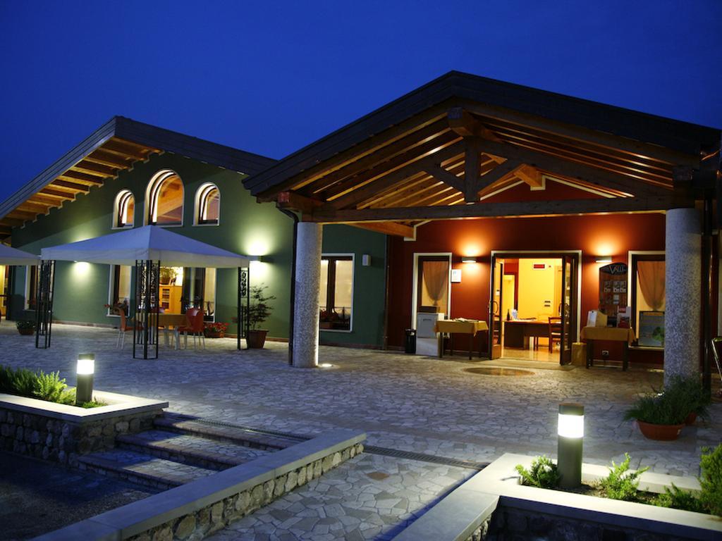 Gelindo Dei Magredi Hotel Vivaro Bagian luar foto